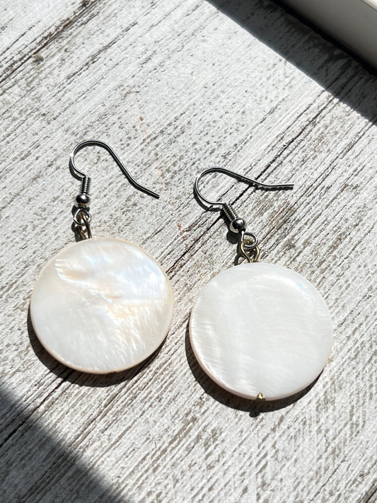 Shell Circle Adornment Earrings