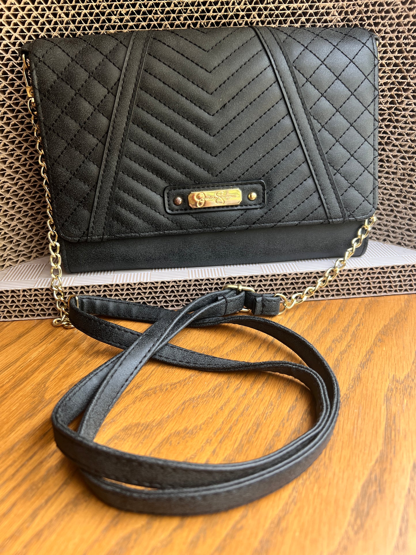 Jessica Simpson – Brieftasche in Schwarz/Gold